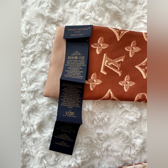 Louis Vuitton Bandeau Twilly - Picture 3 of 5